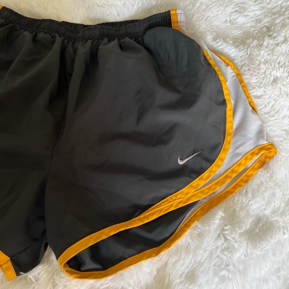 Nike dri fit athletic shorts dark gray yellow size Medium